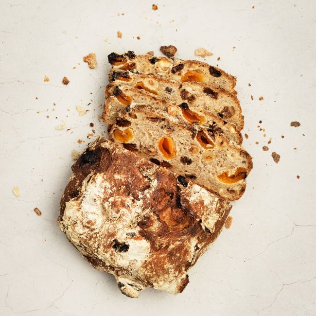 Gårdagens aprikos- och hasselnötsbröd