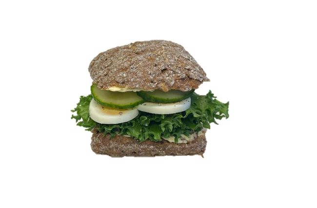 Rågfralla med kokt ägg & gurka