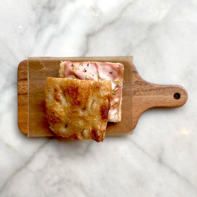 Focaccia Mortadella, Stracciatella e Pistacchio