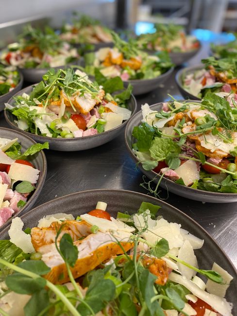 Ceasarsallad med kyckling och bacon