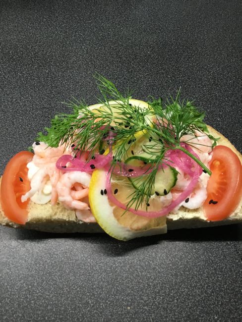 Räkmacka på rågkaka