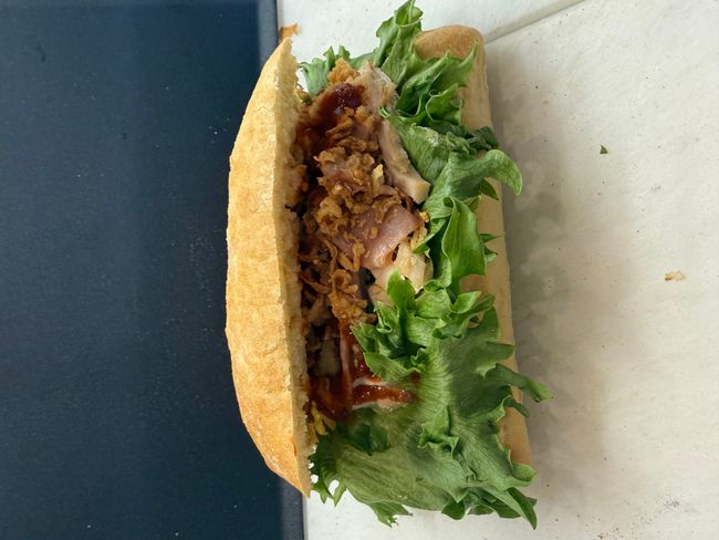 Ciabatta med kyckling och picklad rödlöksmajonäs (gårdagens)