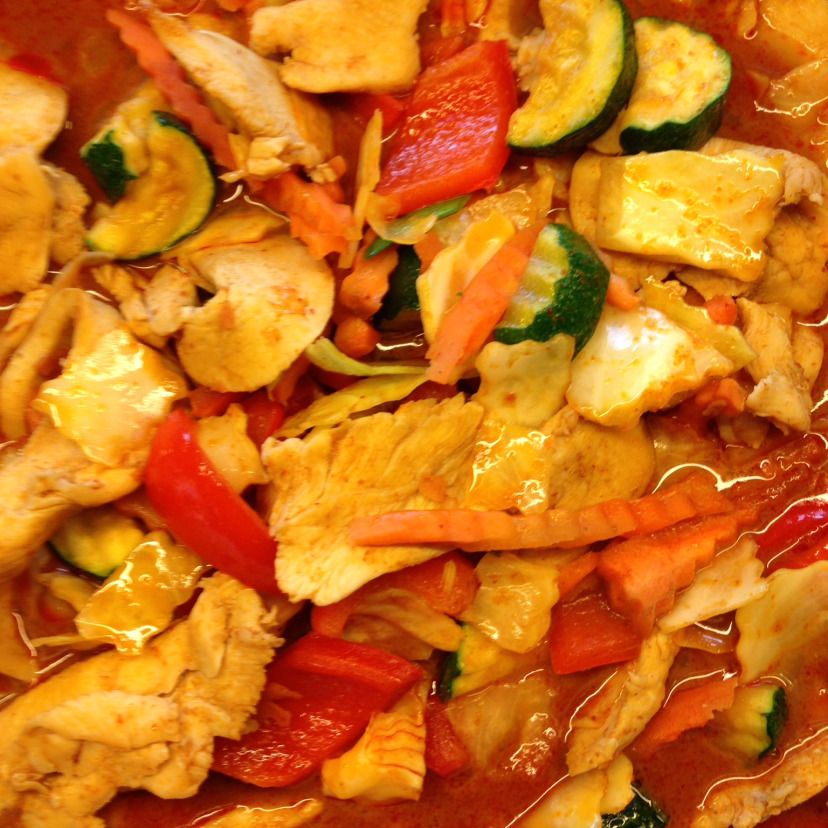 102. Kaeng Paneng Kai - Panang curry med kyckling ock grönsaker. (Med Ris)