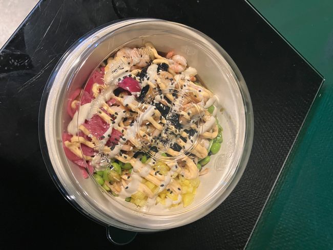 Poké bowl räkor med extra pokésauce