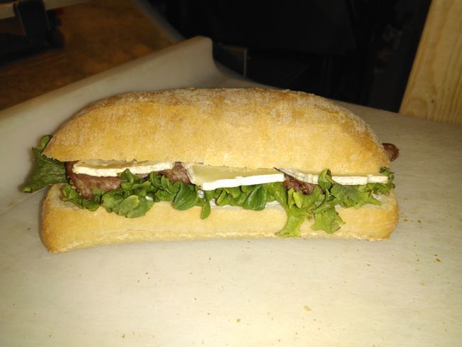 Ciabatta Salami och brieost (gårdagens)