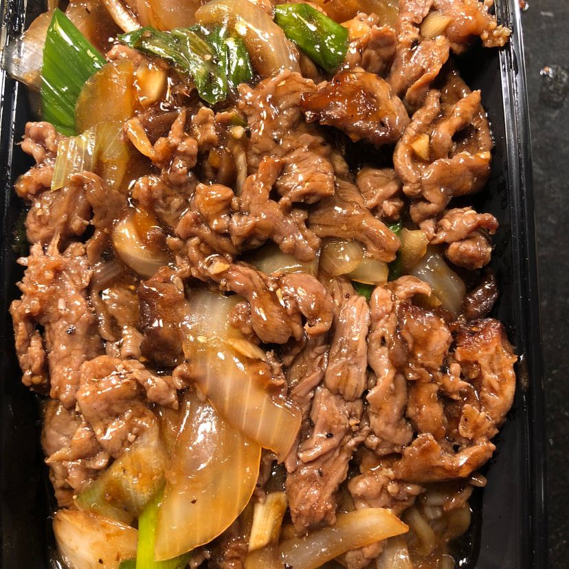 Wokad biff med svartpeppar och lök