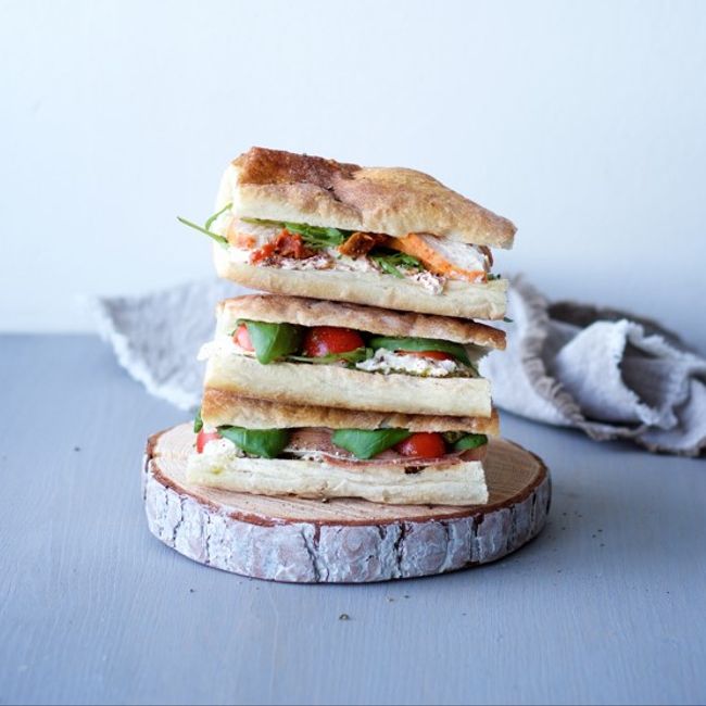 Grillad Pinsa Pesto Prosciutto