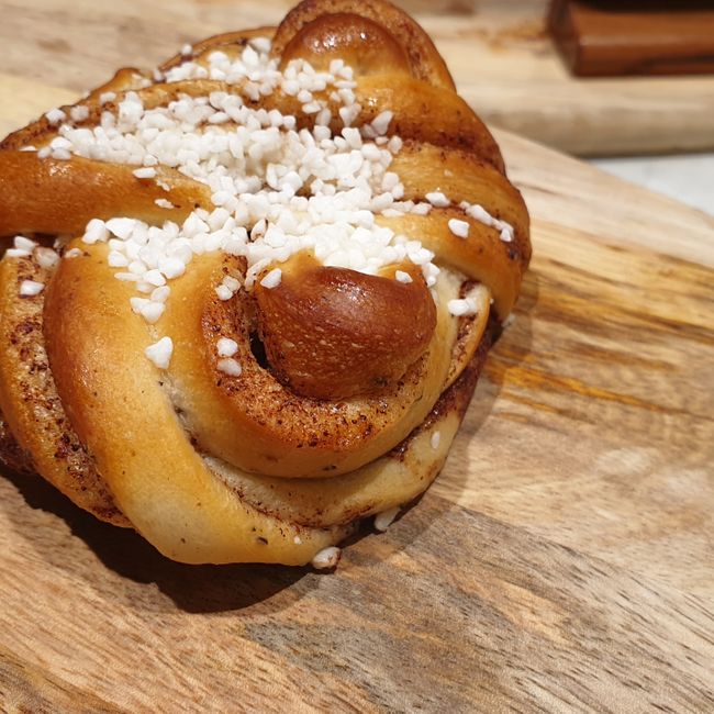 4 vegan cinnamon buns (Clone)
