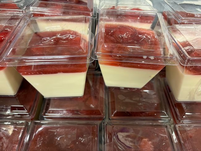 Vaniljpannacotta jordgubb rabarber