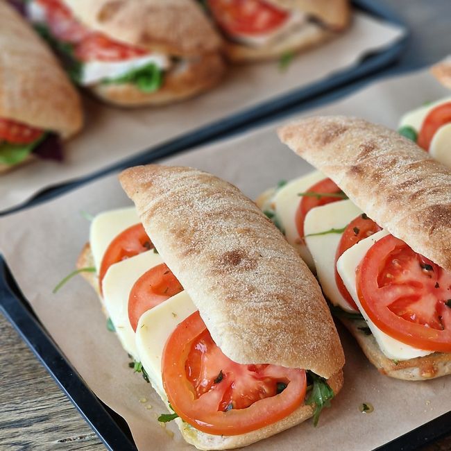 Ciabatta m. Mozzarella & Tomater