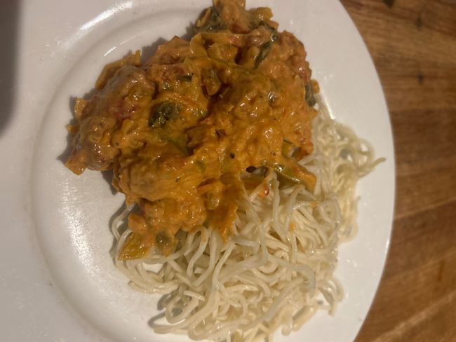 Röd currygryta med halloumi