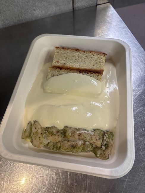 Örtbakad sejfilé med potatiskaka med västerbottensost och vitvinssås