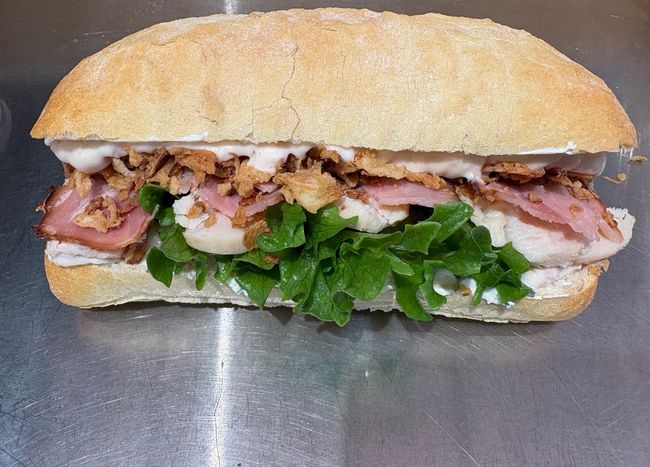 Ciabatta Kyckling och picklad rödlök