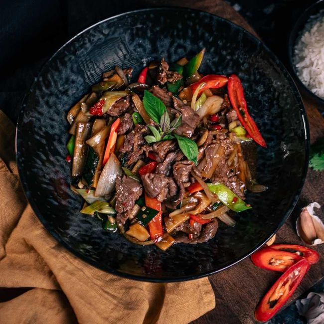 Pad Bai Grapao Nuea