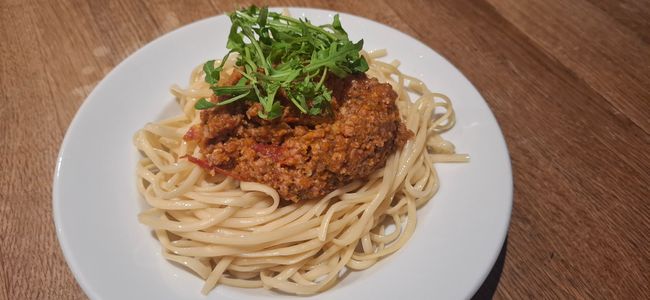 Linguine med salsicciasås och ruccola