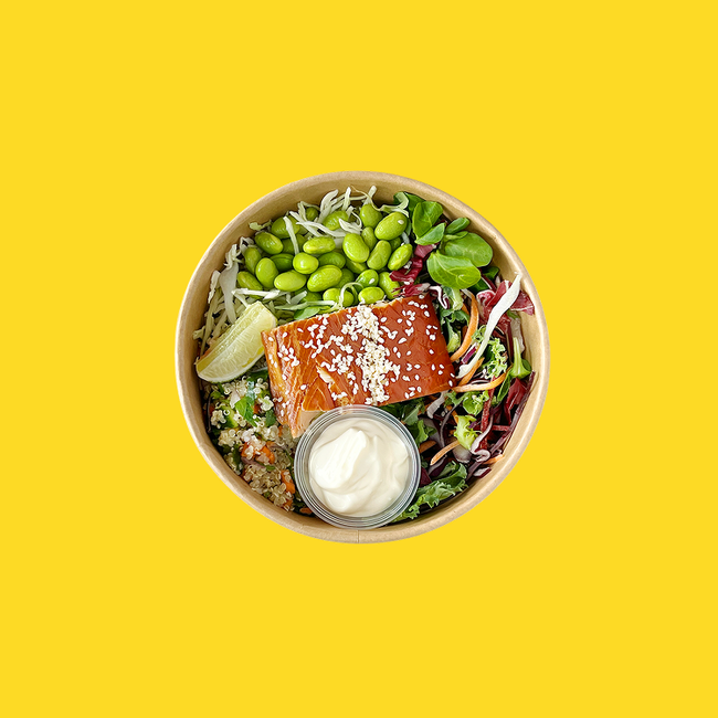 Varmrökt regnbågslaxsallad