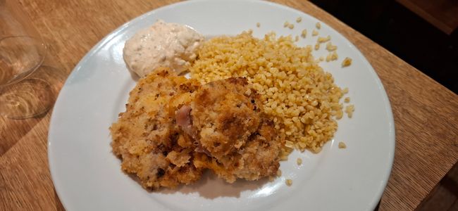 Pankopanerad kyckling med bulgur och sweet chiliyoghurt