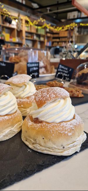 2 st semlor från St:Paul bageri