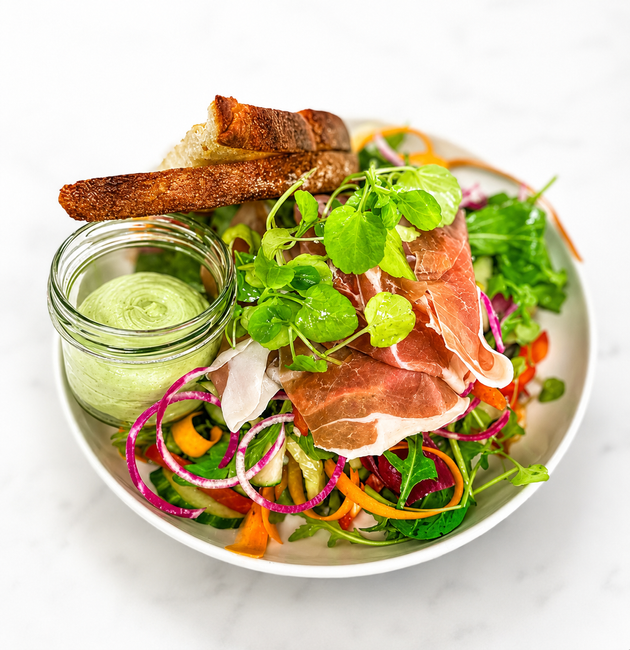 Loka sallad med lufttorkad skinka
